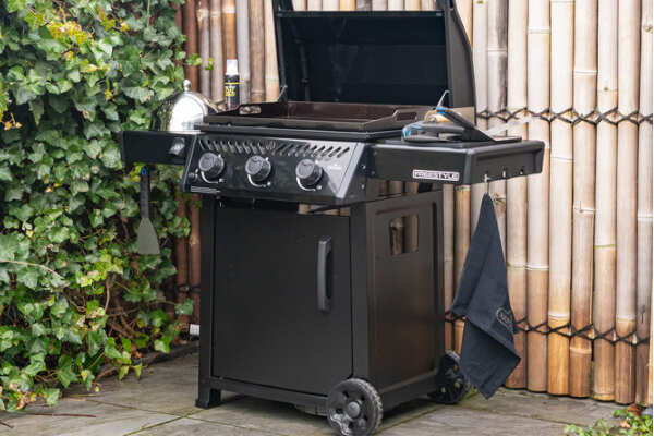 Grill gazowy typu plancha Napoleon Freestyle F24DFTPK-PL, czarny
